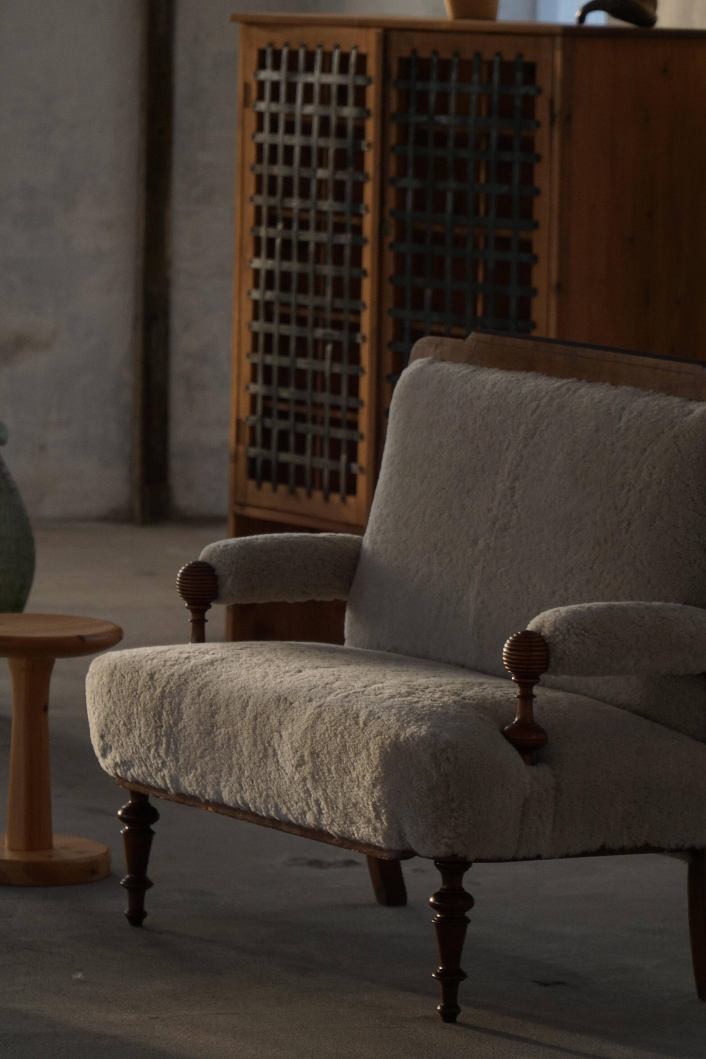 Danish two-seater canapé from the early 20th century in merino wool and wood, 1930s.