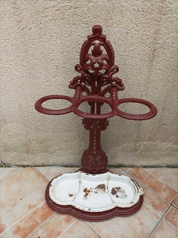 Patinated cast metal umbrella holder