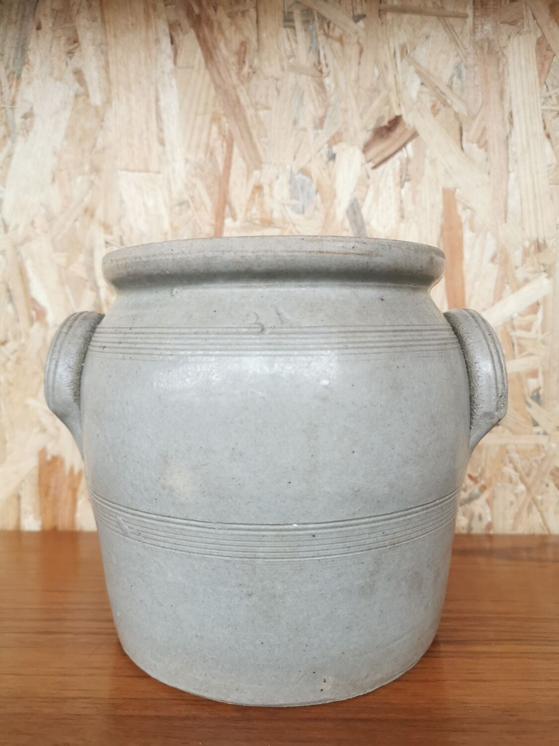 Glazed stoneware pot