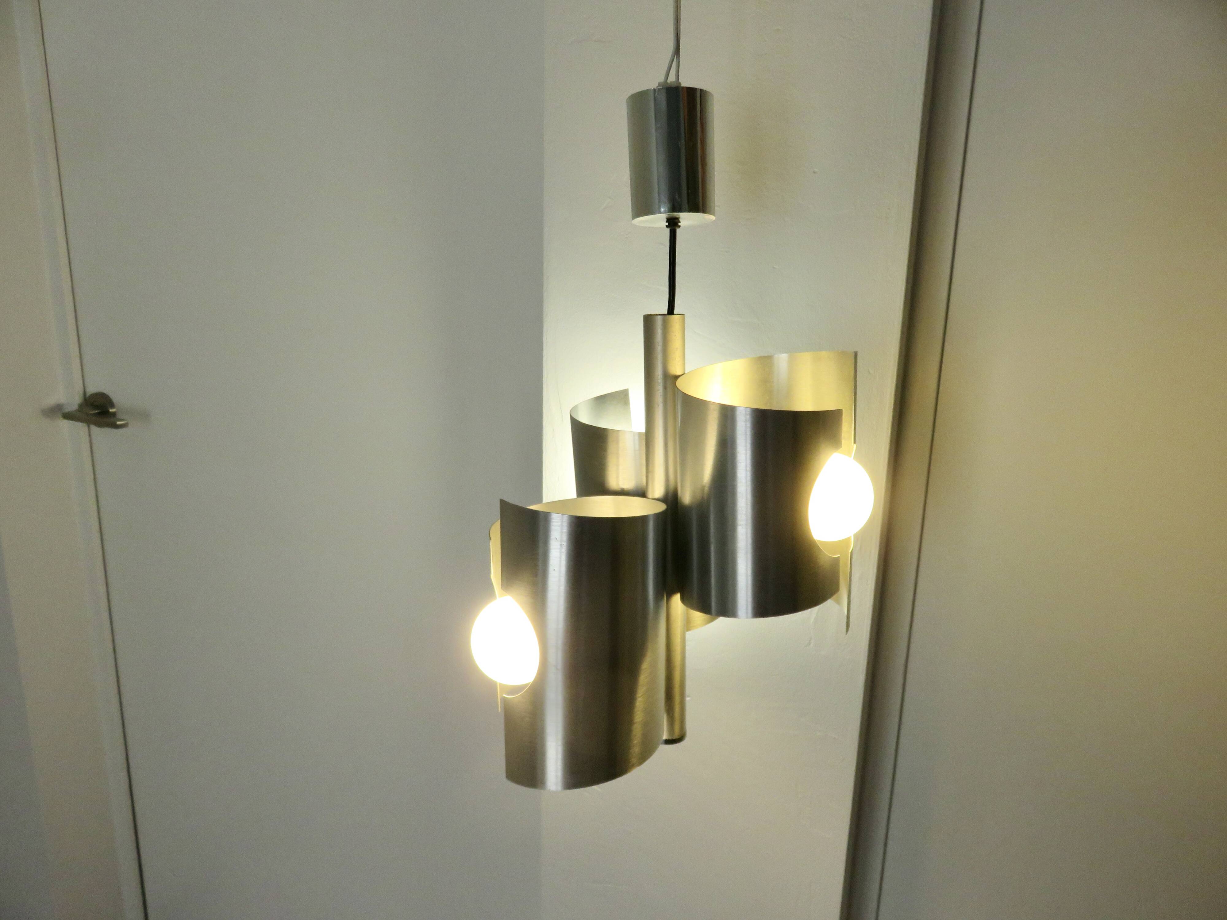 Suspension space age, UFO, rockabilly, pure 1970s design.