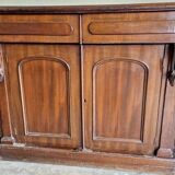 Mahogany and mahogany veneer sideboard - English work from the Victorian period - Circa 1870-1880