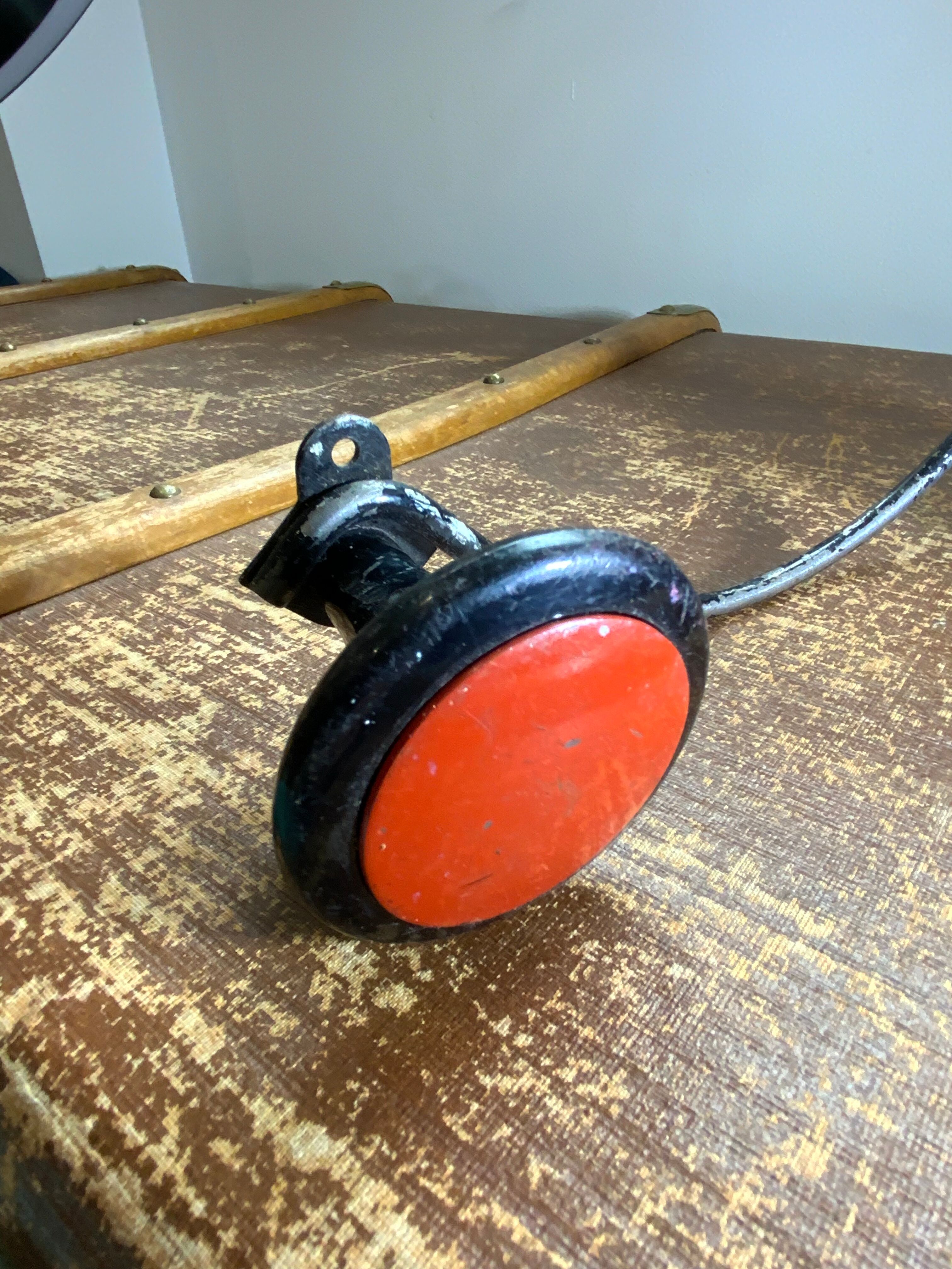 Vintage double hook in metal and plastic red and black