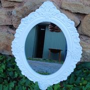 Miroir ovale avec cadre blanc 