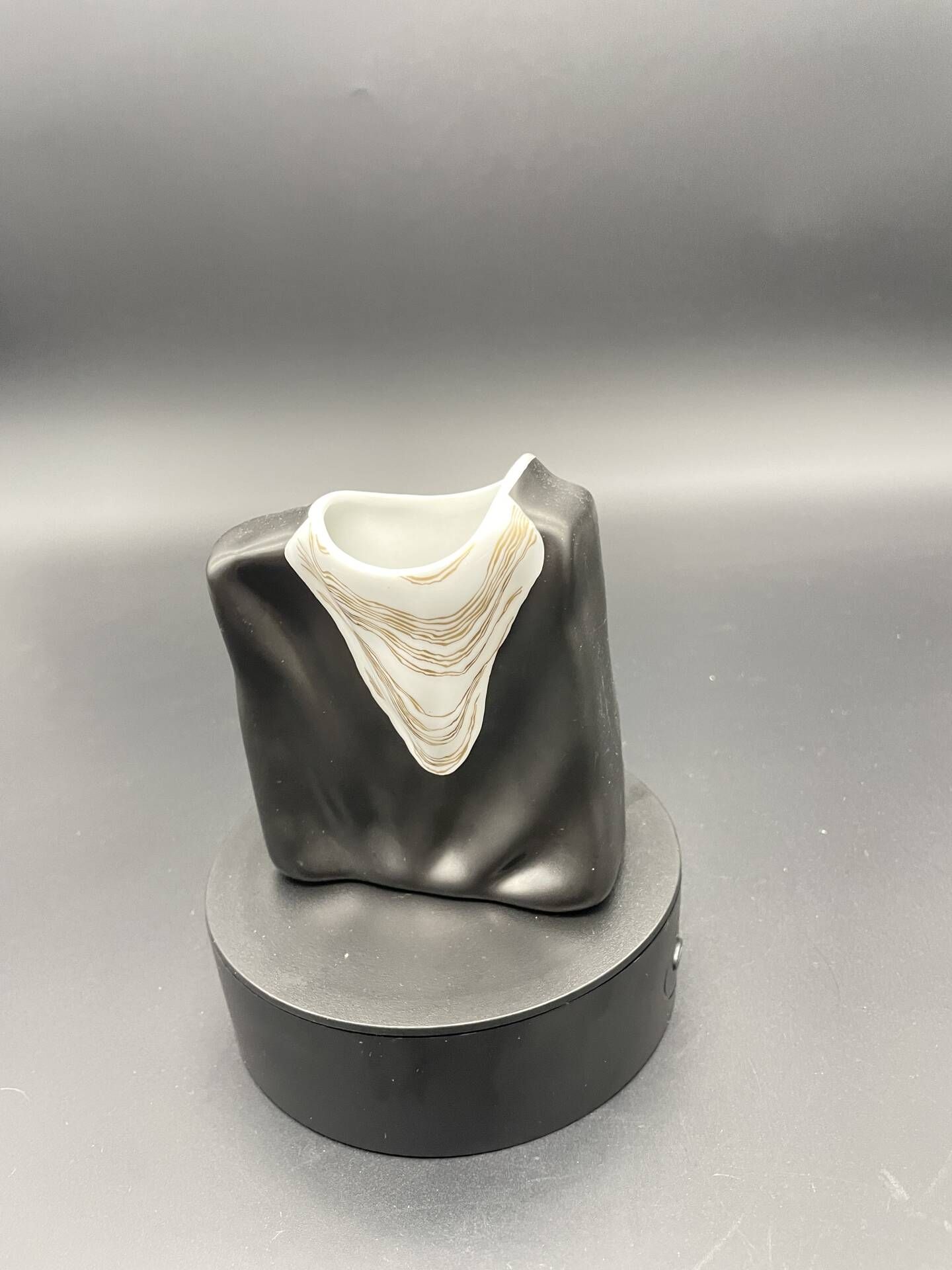 Sculptural vintage vase Eschenbach Bavaria – black and white porcelain
