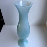 Vase opaline bleu ciel