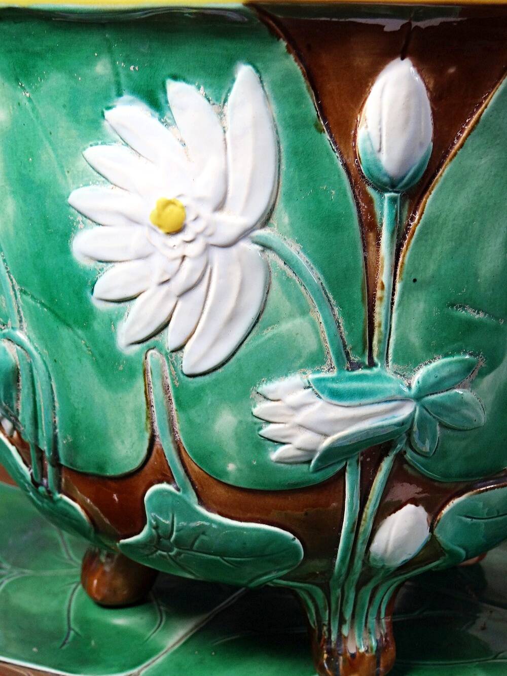 Large antique English majolica planter attributed to J. Holdcroft circa 1870-1880.