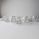4 tasses en verre transparent avec soucoupes et embossage strié – Art Déco Italie années 1960, ensemble de vaisselle à thé élégant