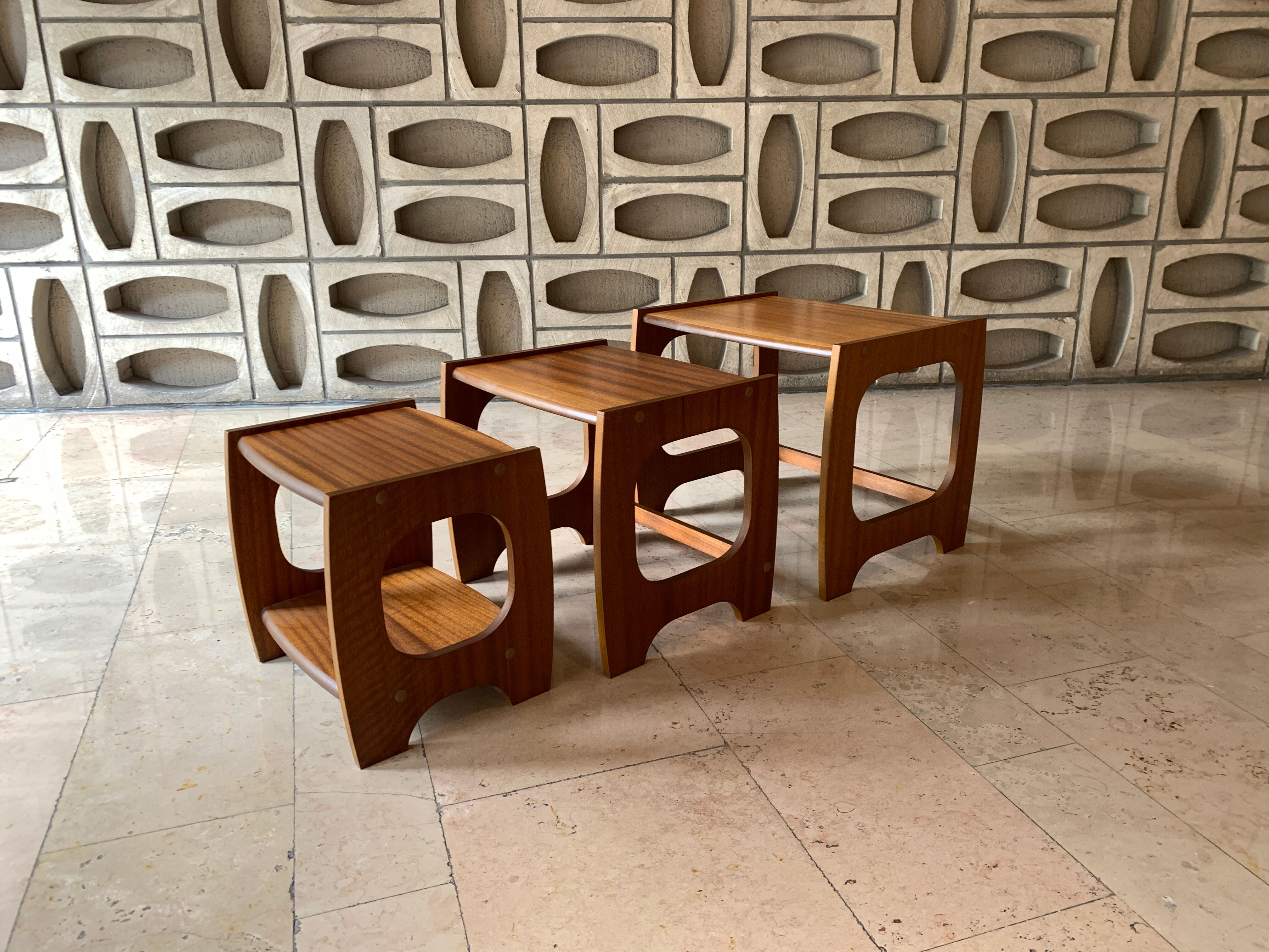 Christmas Pop-up 2022 -ENGLISH NESTING TABLES 60 #15