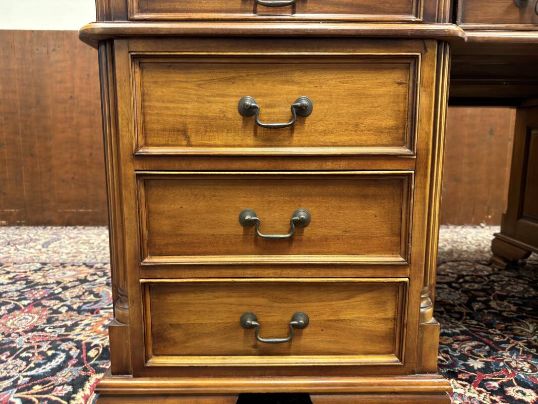 Classic English Partnerdesk Desk