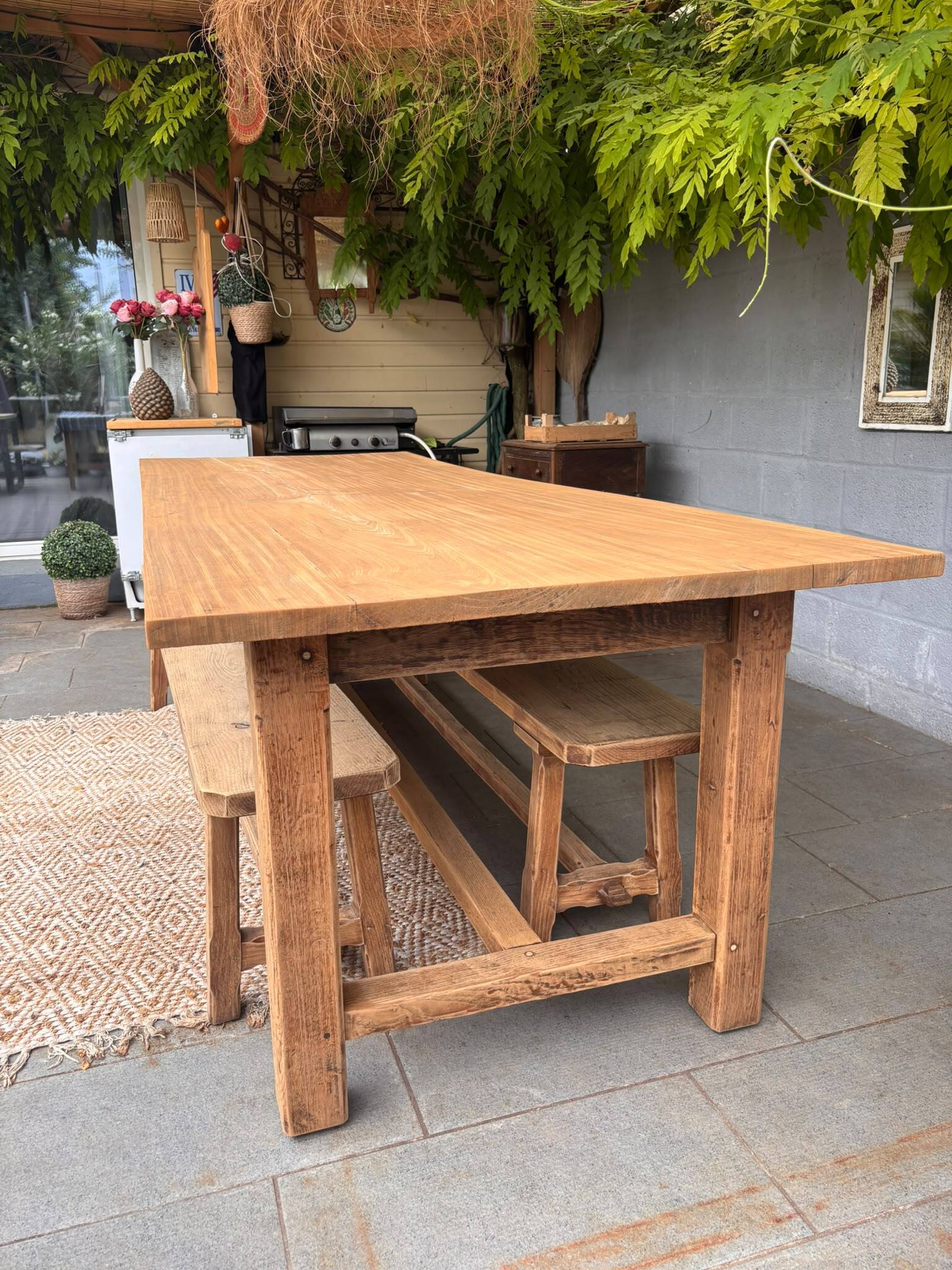 Grande table de ferme avec 2 bancs