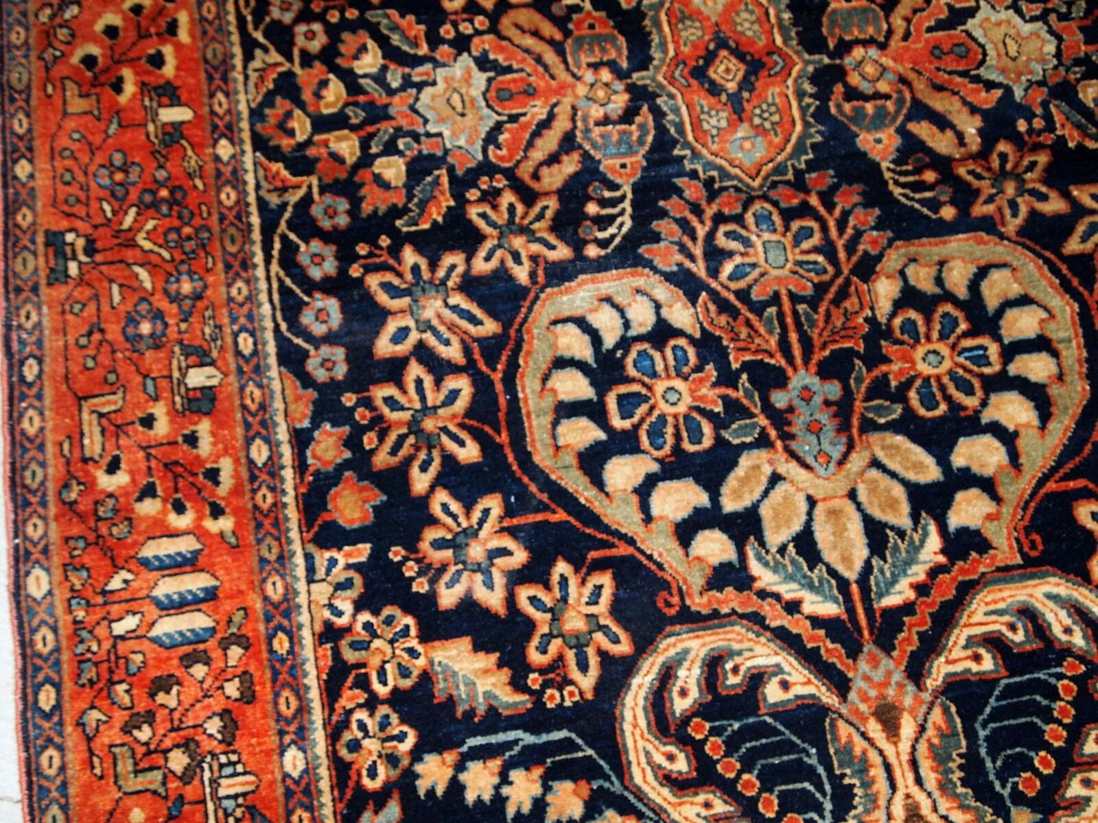Handmade antique Persian Sarouk rug 4.1' x 6.7' (125cm x 204cm) 1920s - 1B782