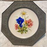 Porcelain and tin decorative plate signed Bavaria hanger system