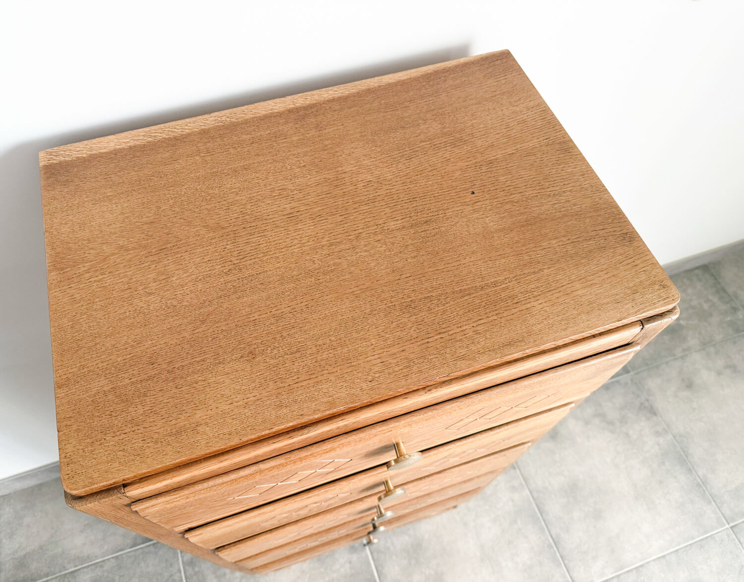 Oak chest of drawers with 5 drawers