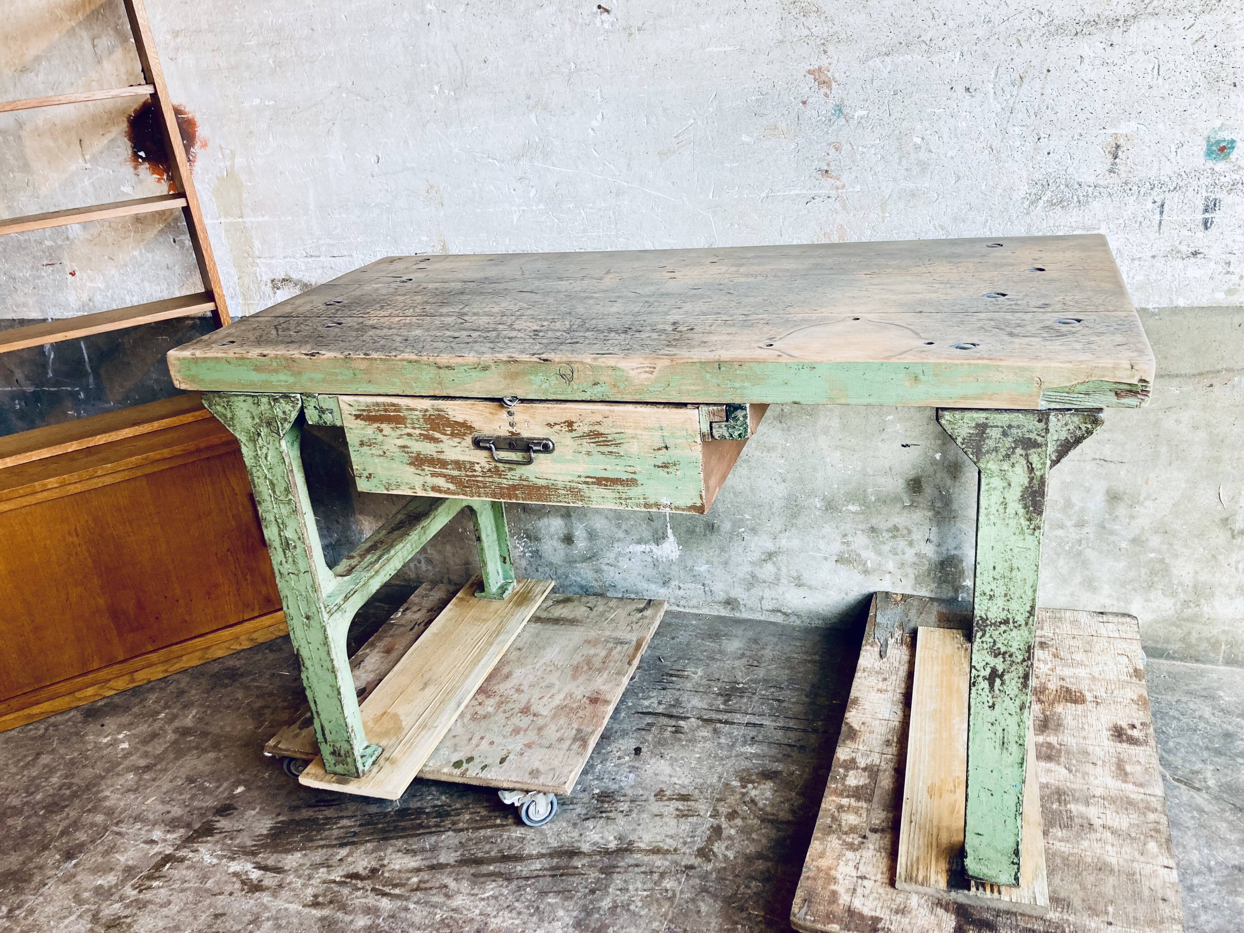 Workbench chocolate mint