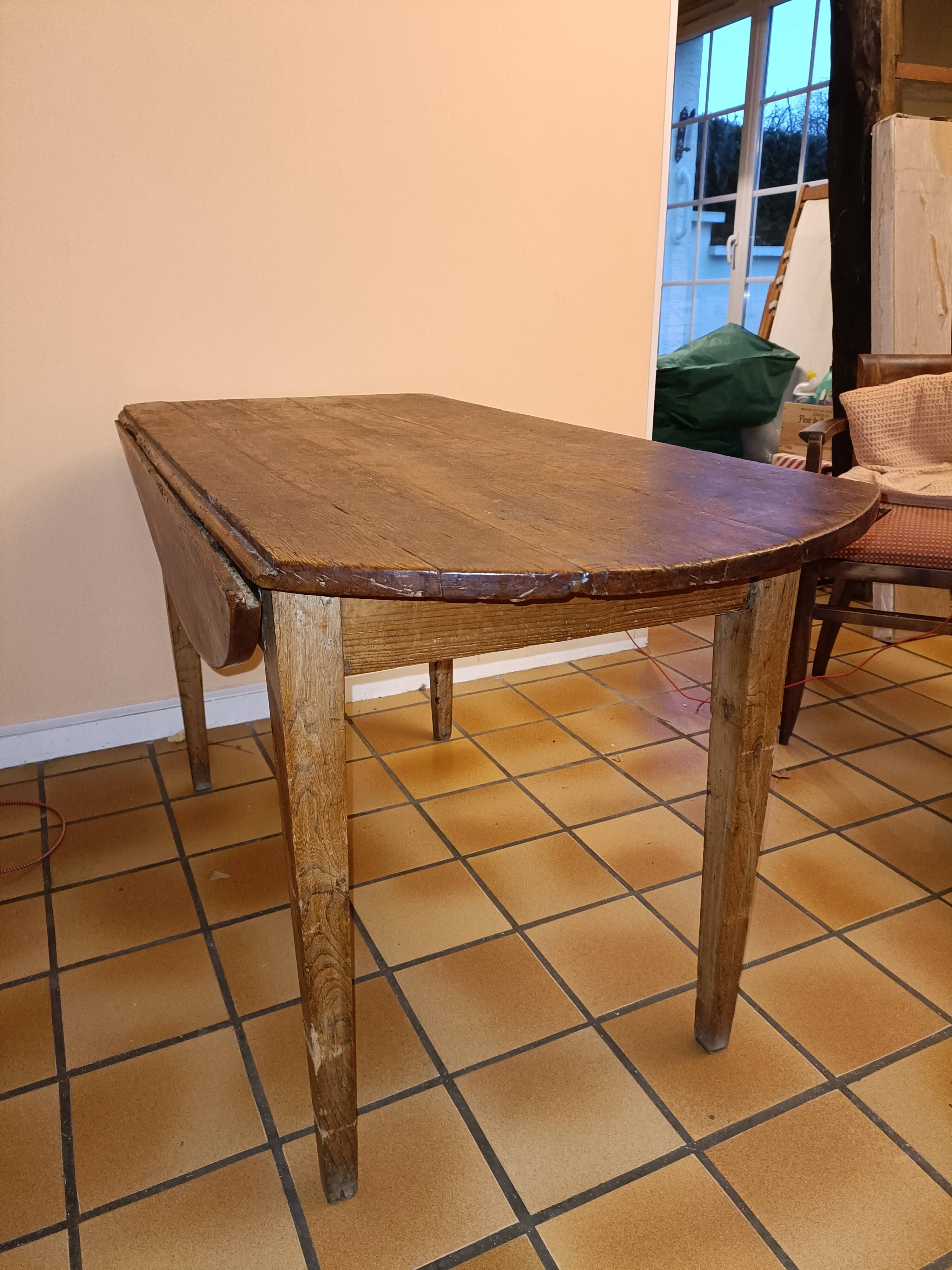 Table a abattants ovale ,milieu 19eme en chêne