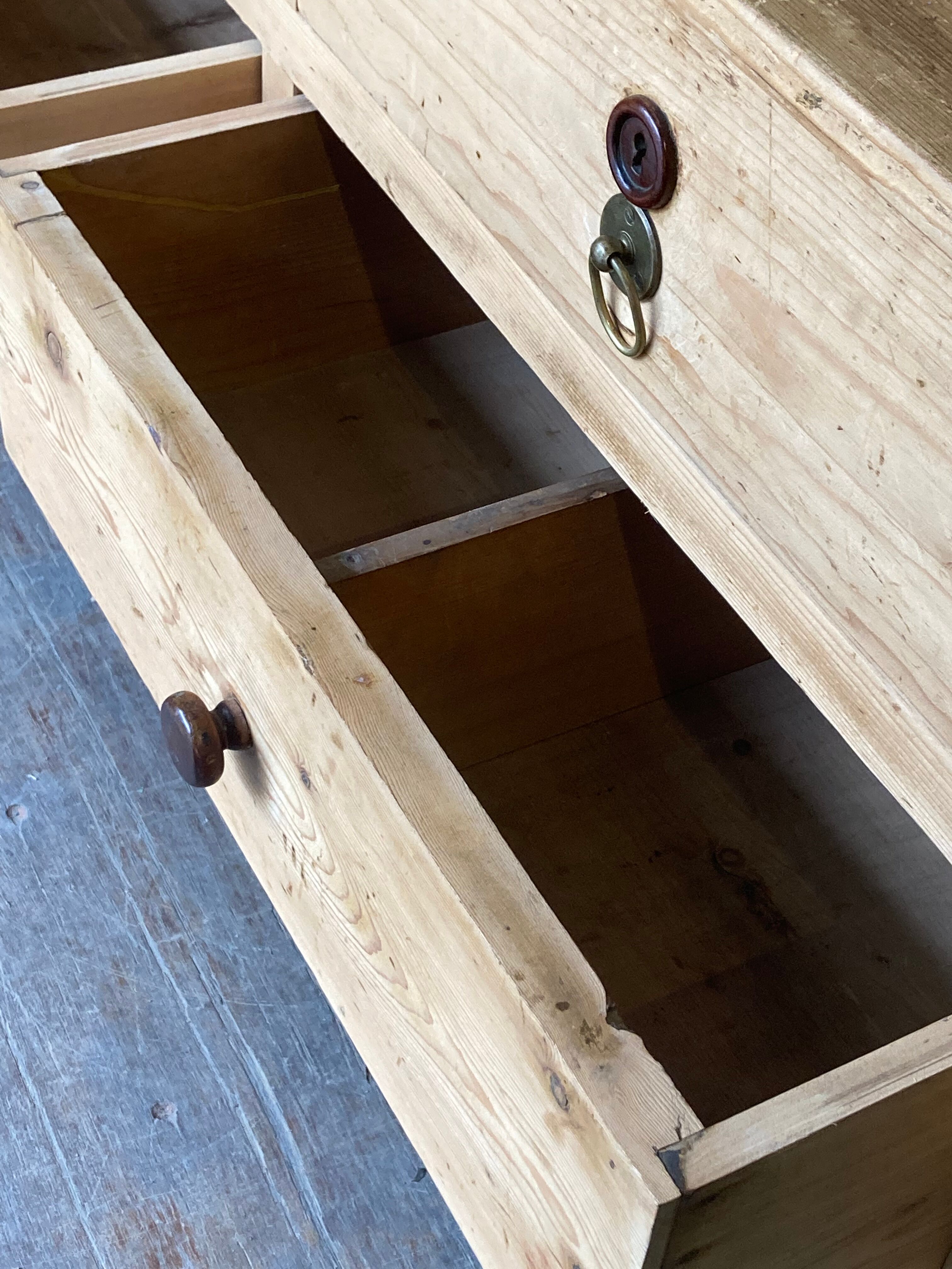 Piece of furniture by trade "haberdashery-hosiery"