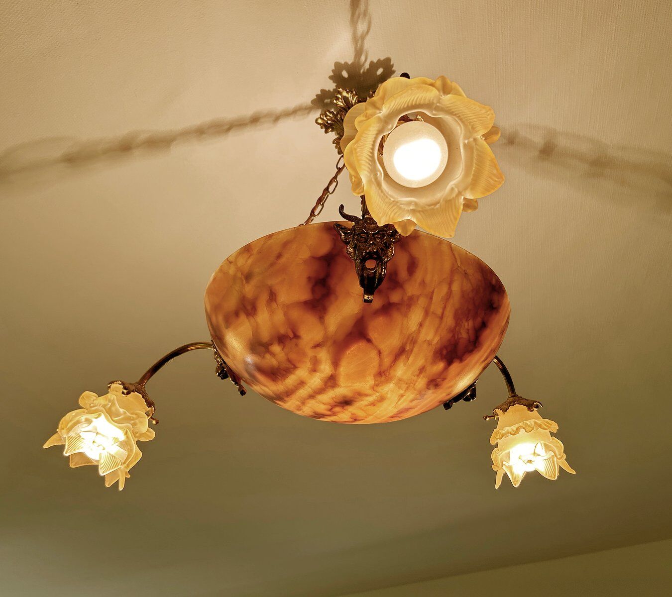 Art Deco pendant light in alabaster marble and bronze,1920s