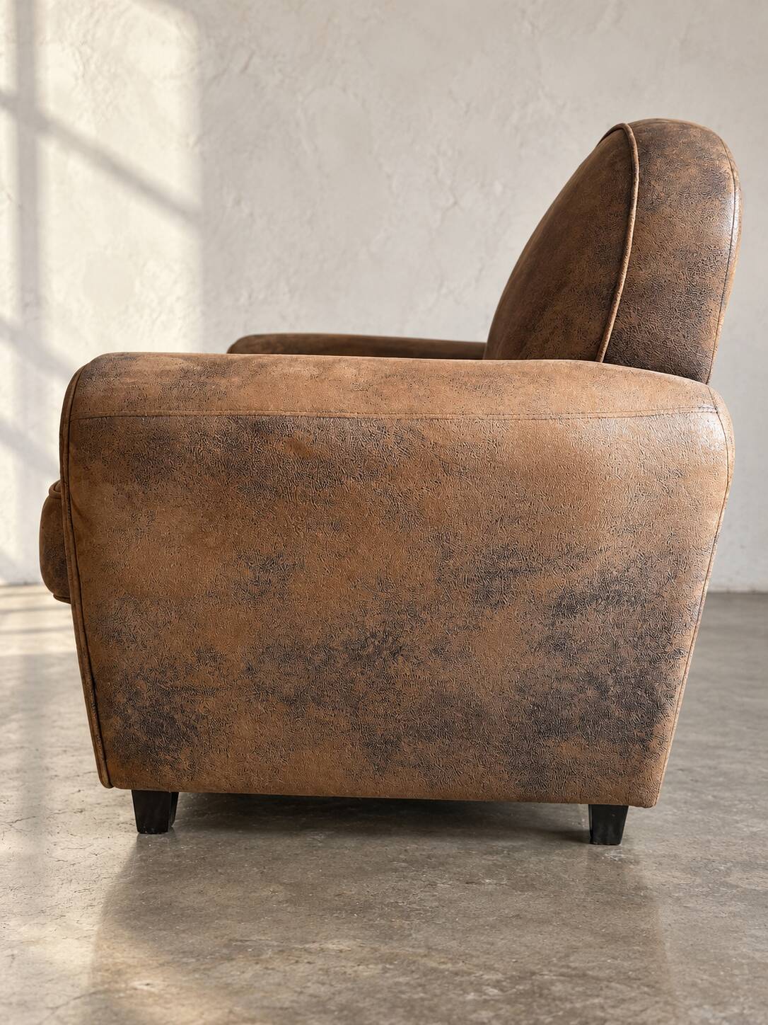 Club armchair in suede effect
