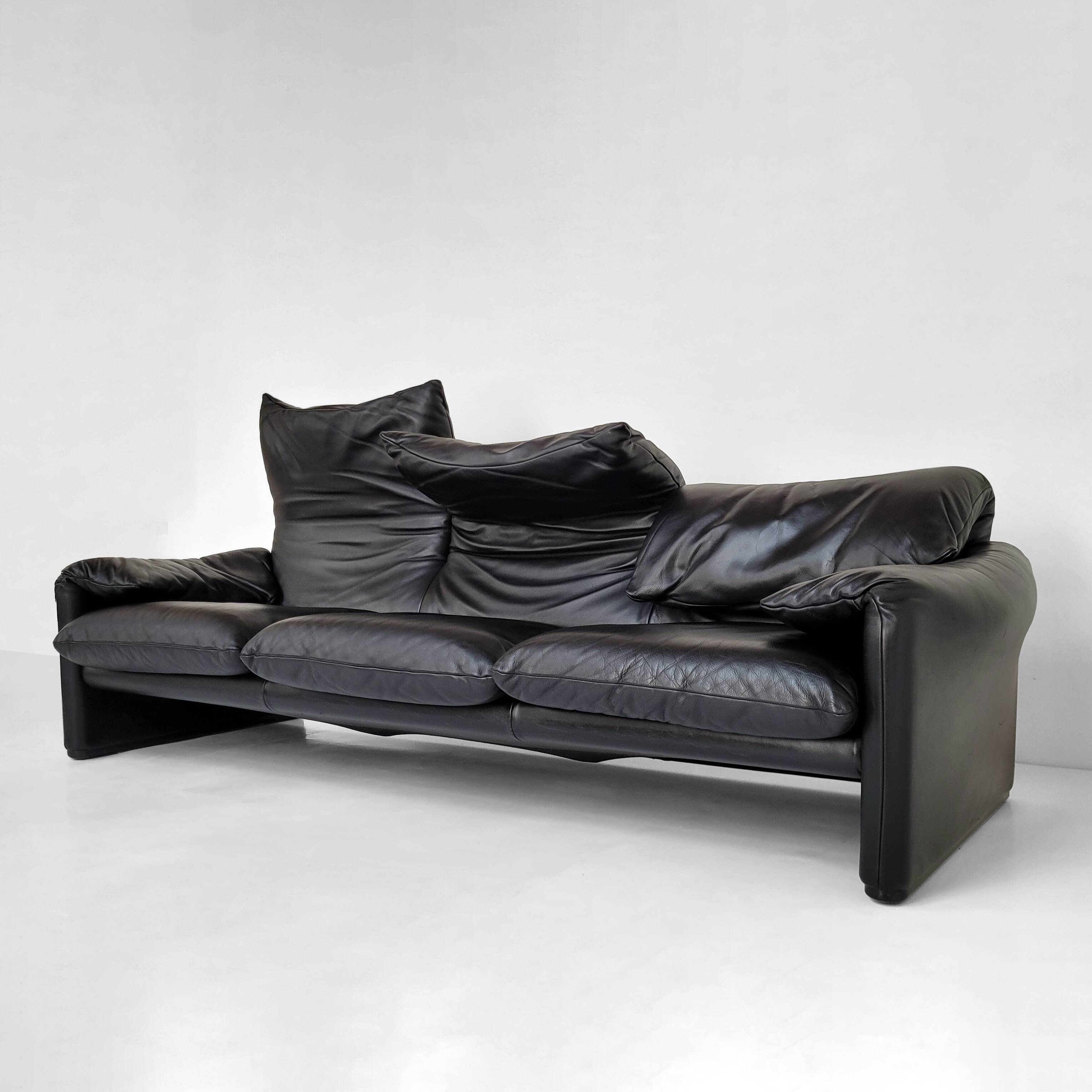 Maralunga sofa by Vico Magistretti for Cassina