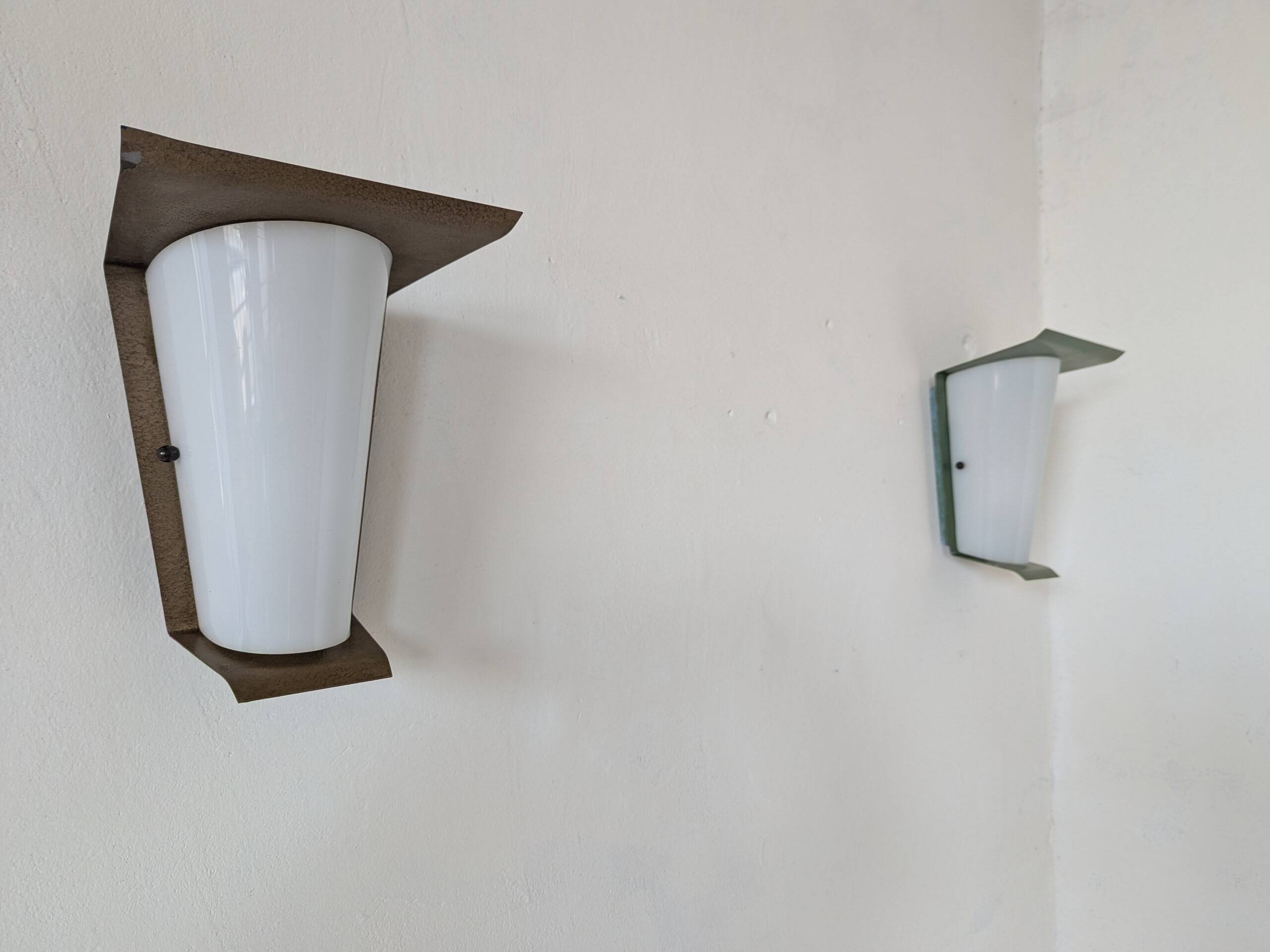 Pair of wall lights from the 50s/60s, metal and perspex.