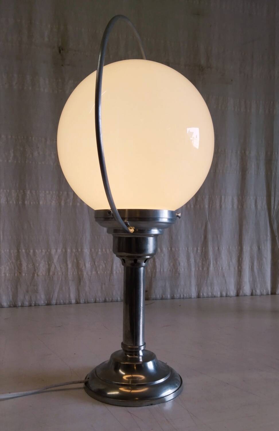 Table lamp in tin and opaline globe - mid 20th century