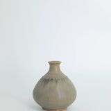 2 vases de scandinaves en grès pistache par Gunnar Borg