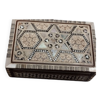 Mother-of-pearl jewelry box