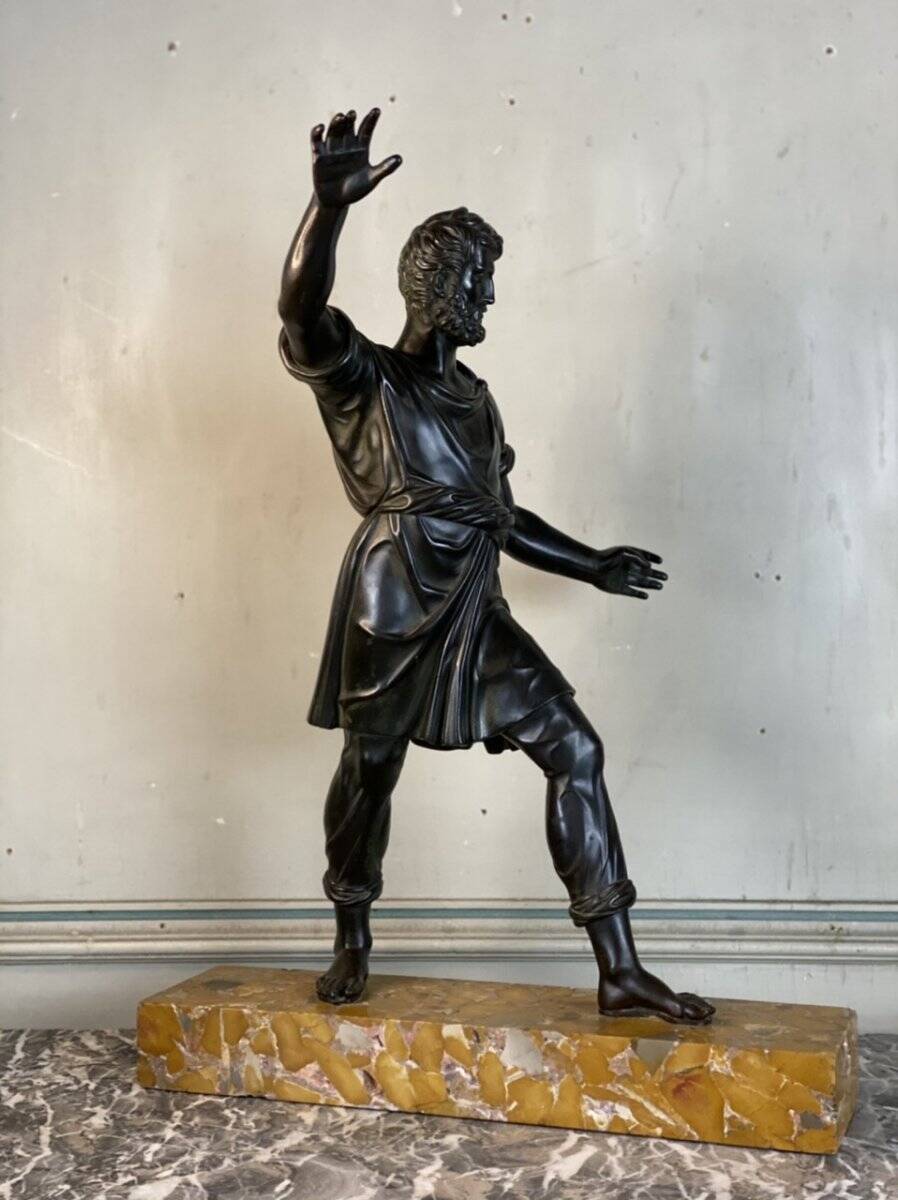 Bonze patine noire, homme barbu debout, dans l’esprit de l’antique, XIXème siècle