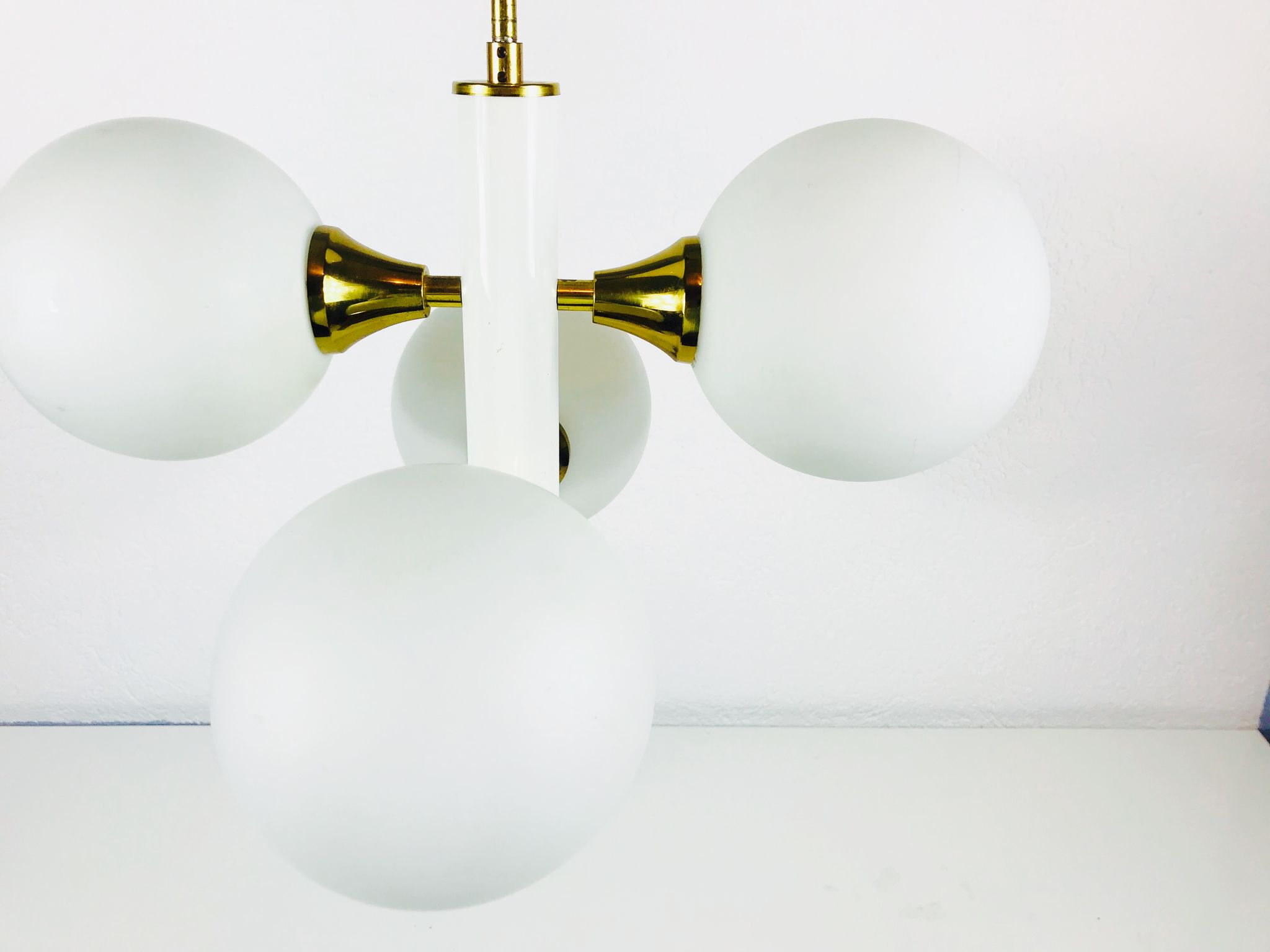 Lustre Kaiser Pop Art 4 boules opaline, 1960s