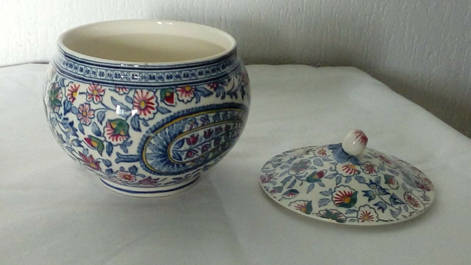 Bonbonniere en faience de gien decor cachemire