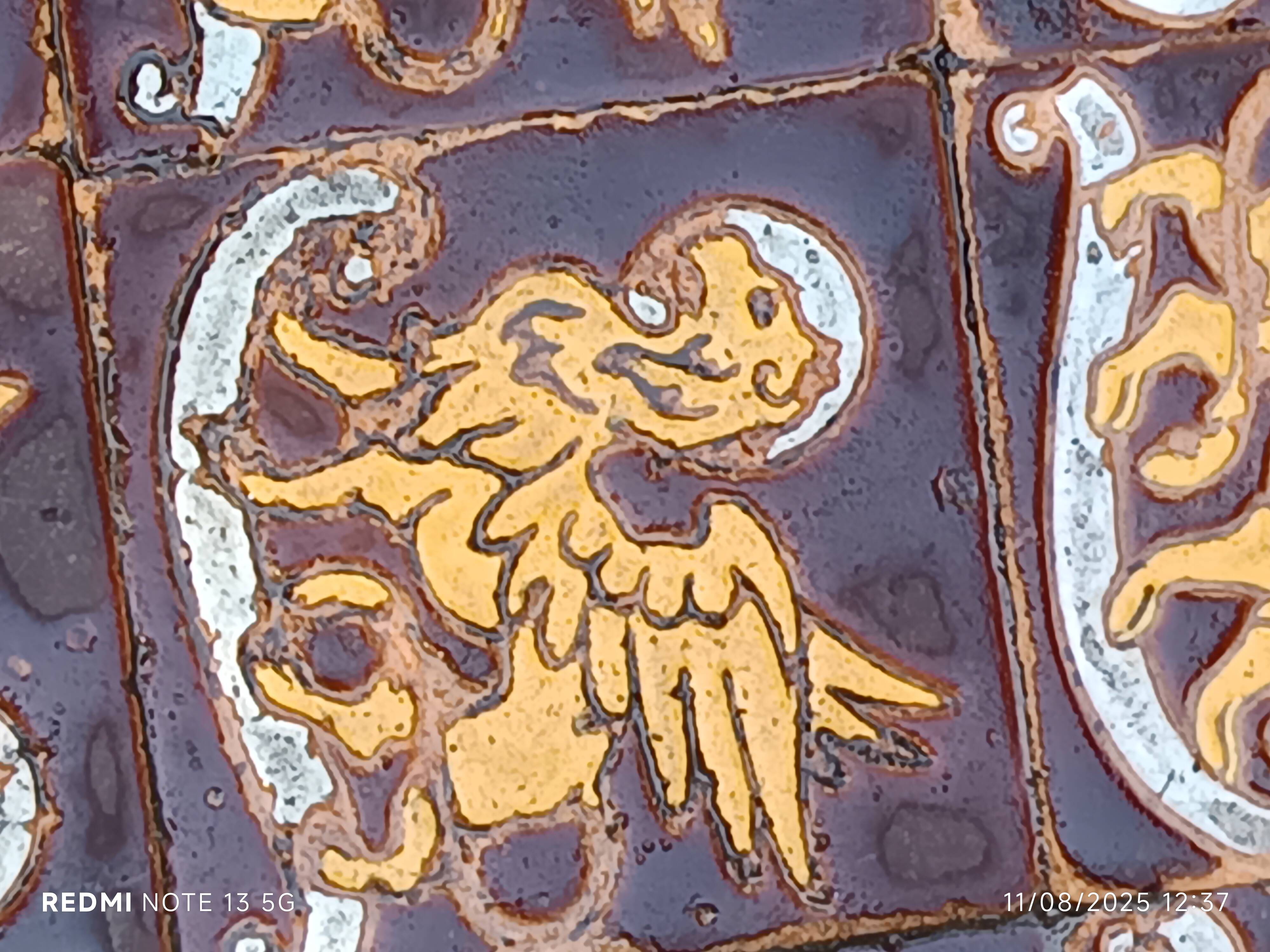 Vintage ceramic coffee table – Heraldic griffon decor – 1970