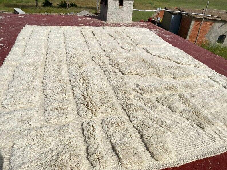 Moroccan Berber rug in ecru 300x200 cm, handmade rug with geometric design.