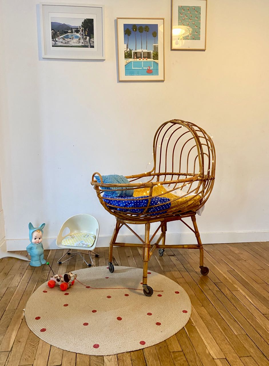 Cradle in rattan