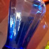 Vase en verre bleu