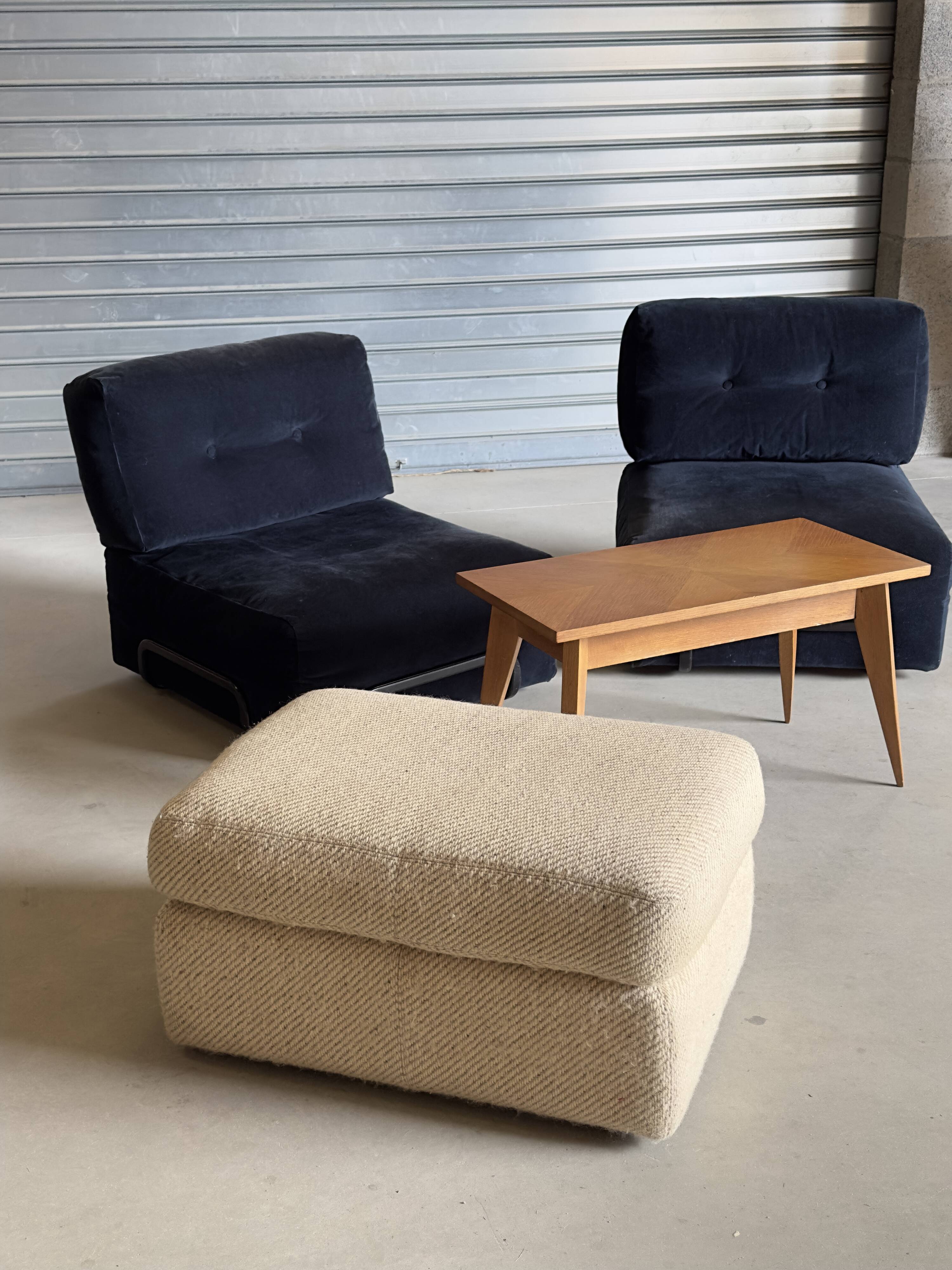 Pouf / Ottoman - Large pouf in textured beige fabric