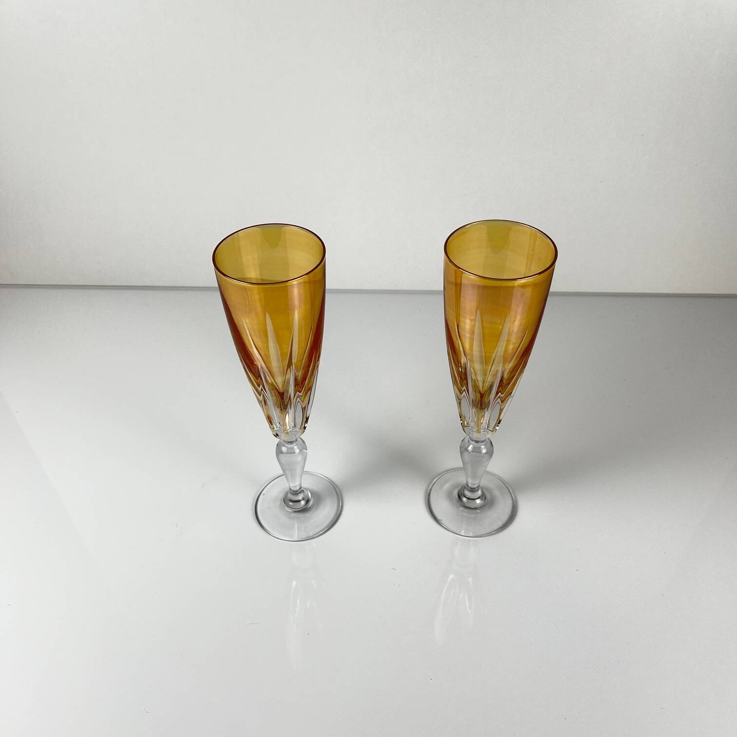 Yellow colored crystal champagne coupe duo