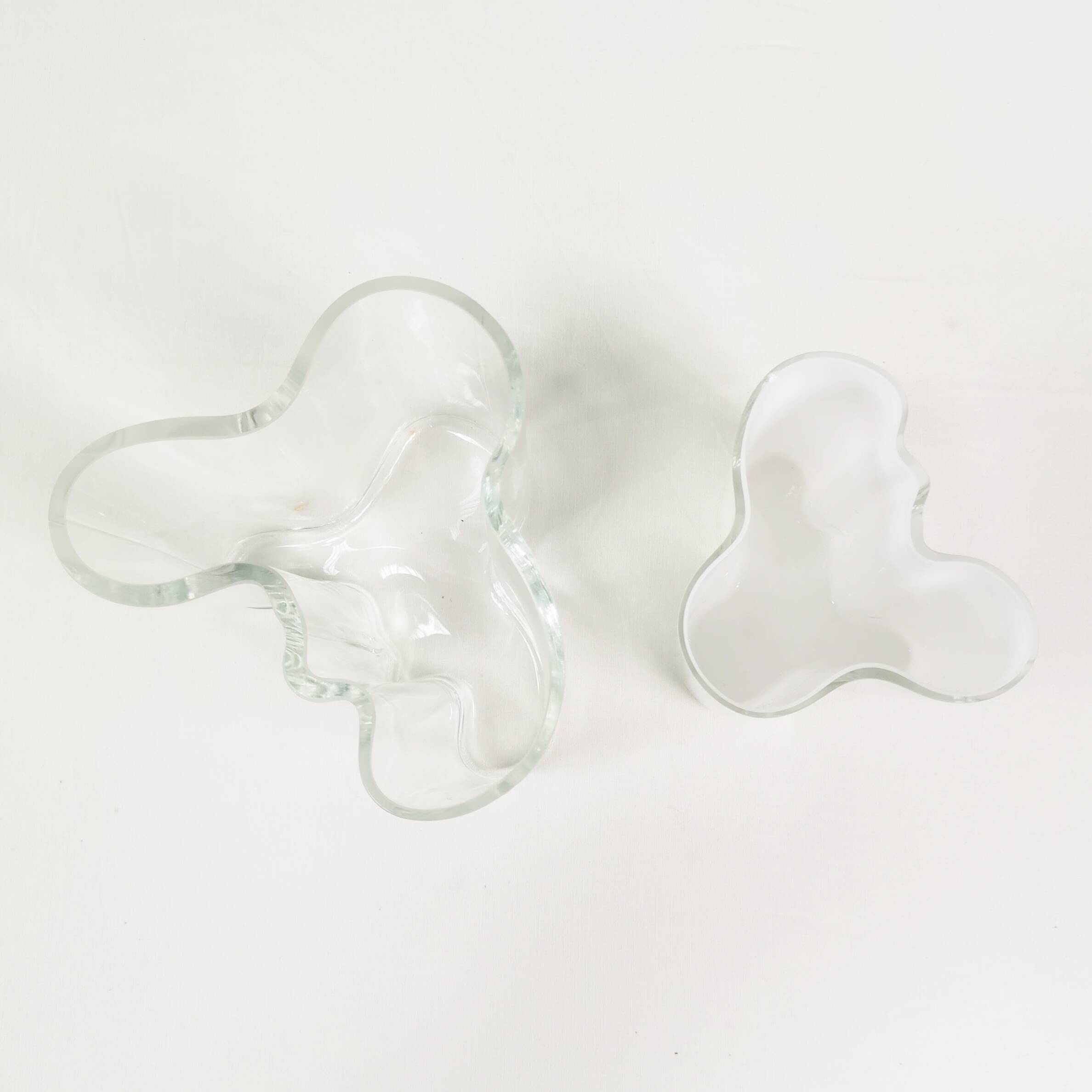 Mid Century pair of vases - glass vessels, Littala, designed by Alvar Aalto, Finland, 1980s.