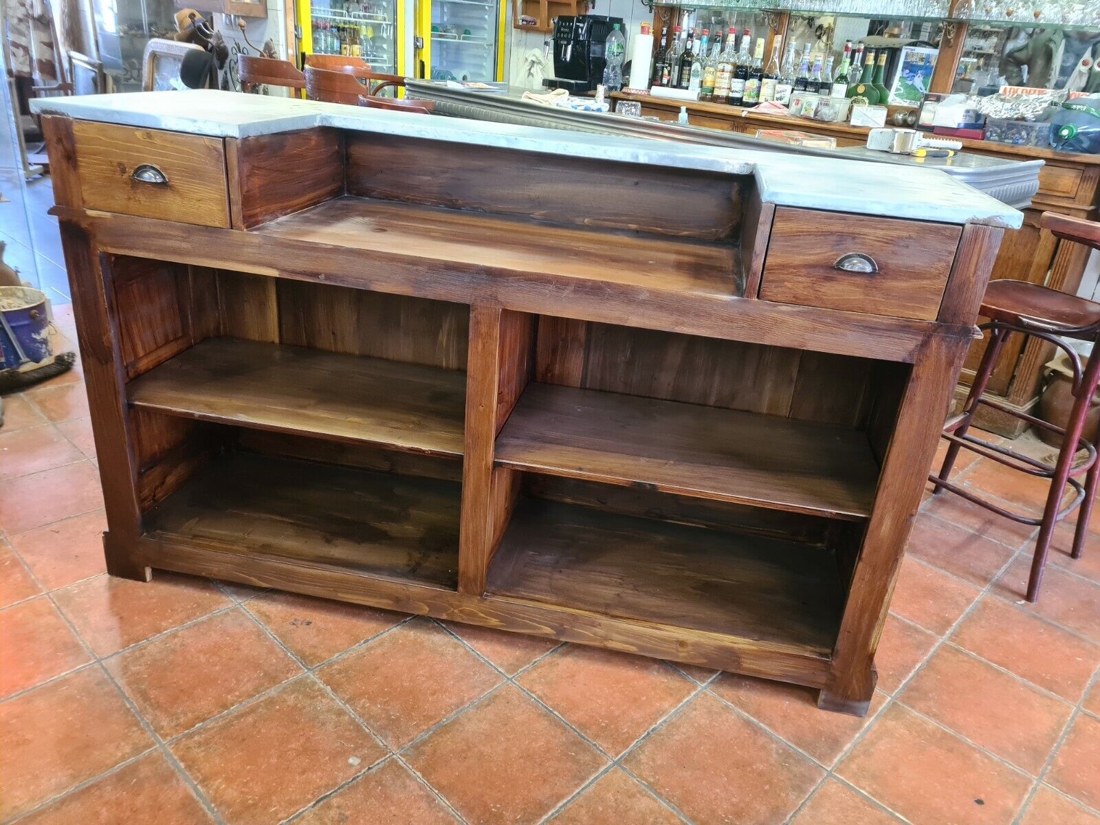 Coffee counter with zinc tray