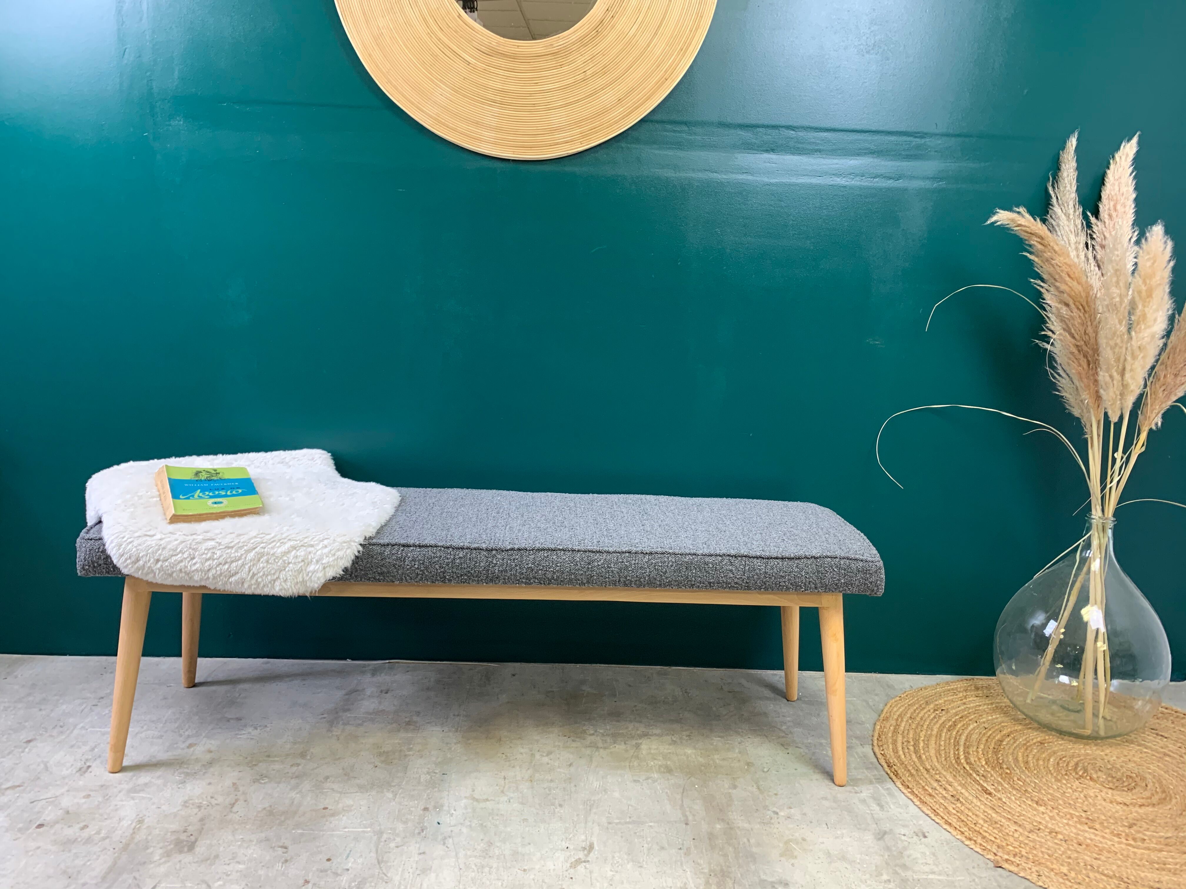 Scandinavian-line bench