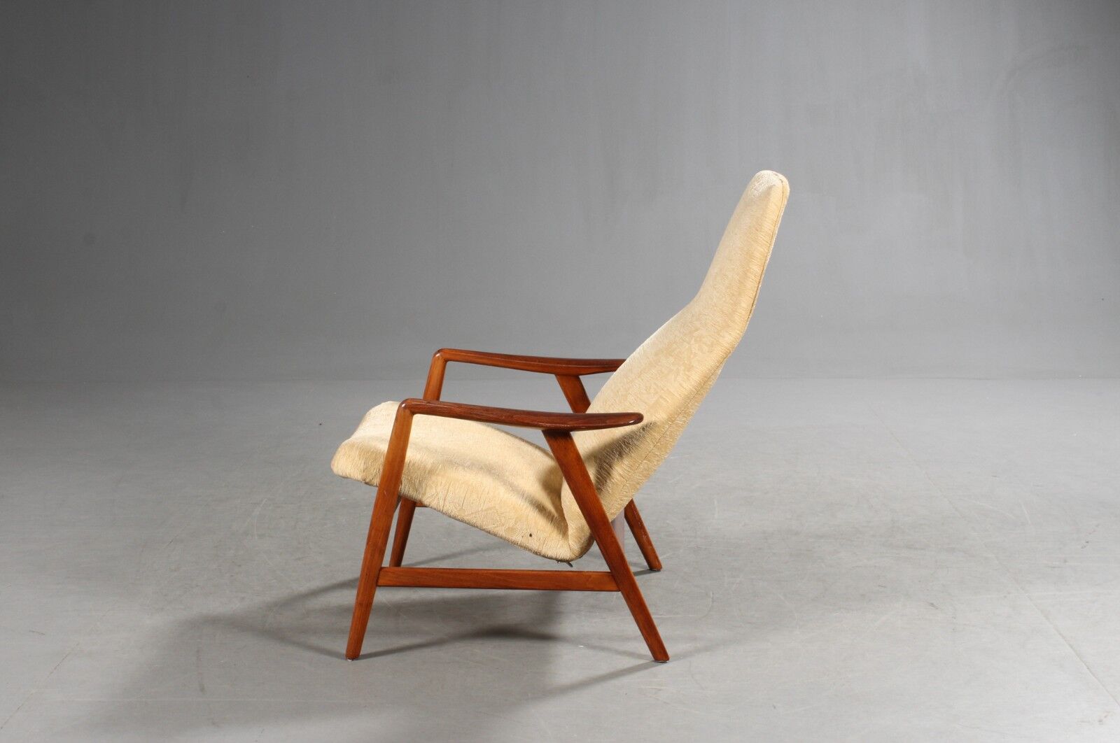 Alf Svensson. Armchair model 'Kontur', elm wood