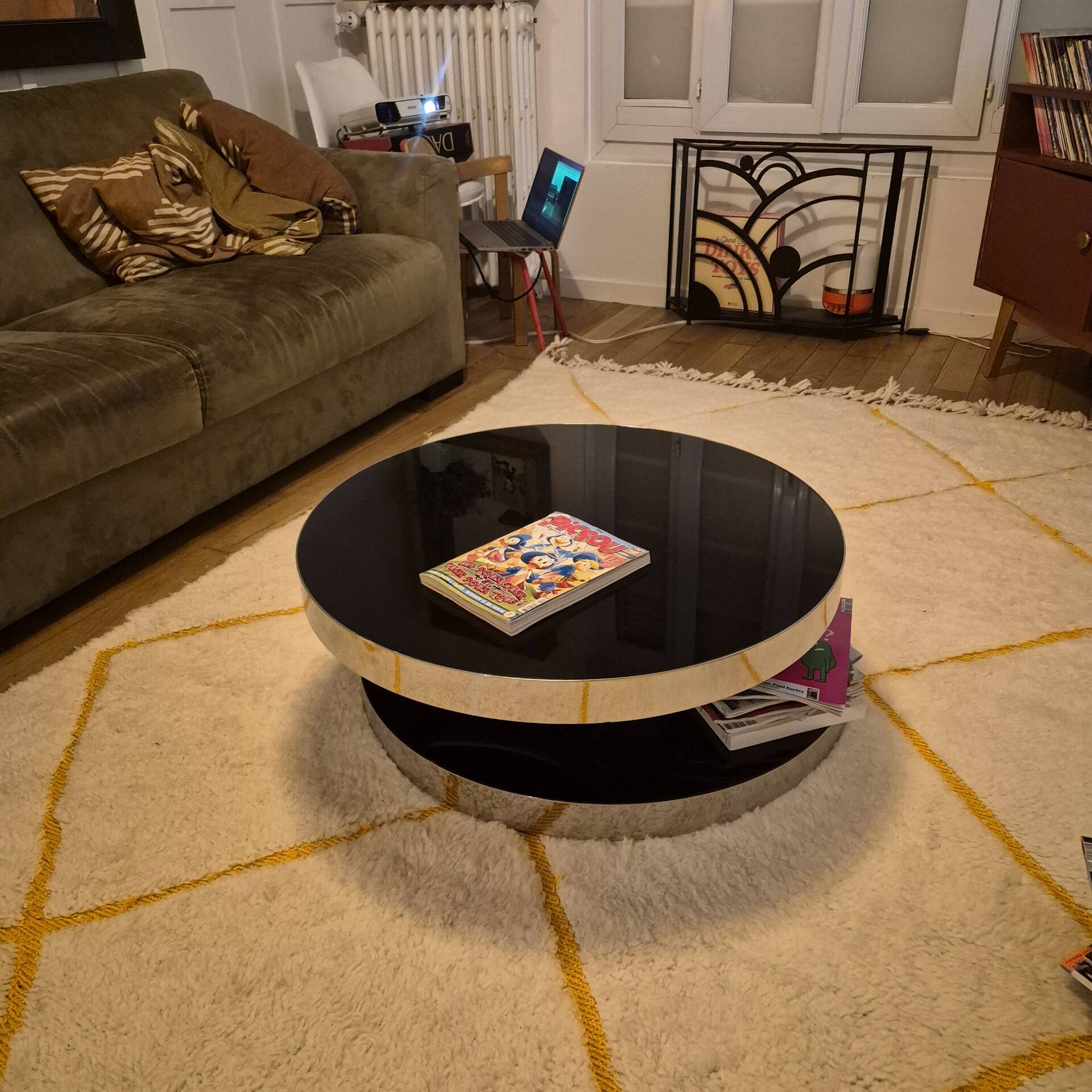 Table basse années 70 pivotante verre noire fumée et chrome