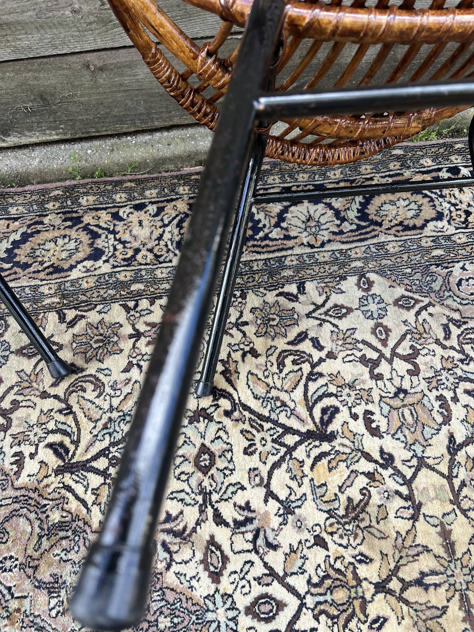 Paire de fauteuils en rotin, pieds métal CIRCA 1950
