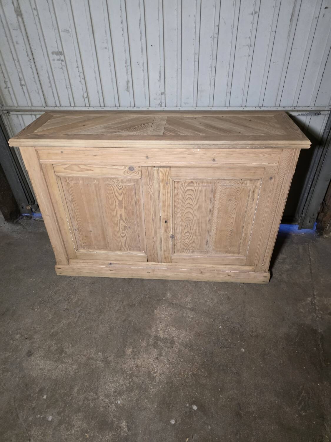 19th-century buffet in solid fir with a chevron top (shallow)