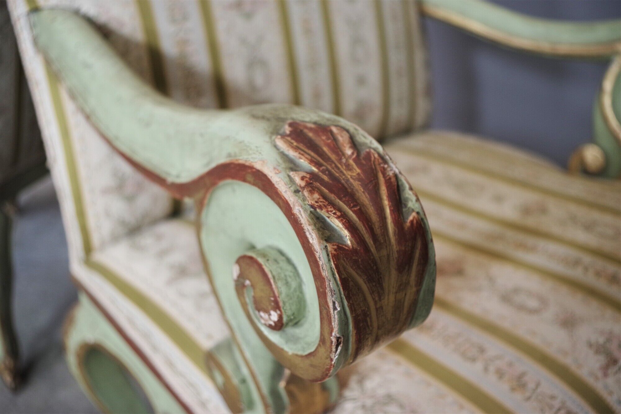 Venetian Baroque salon with table, two armchairs, a bench and a chair, mid-19th century