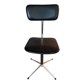 Vintage workshop chair in faux leather from the 1950s/1960s.