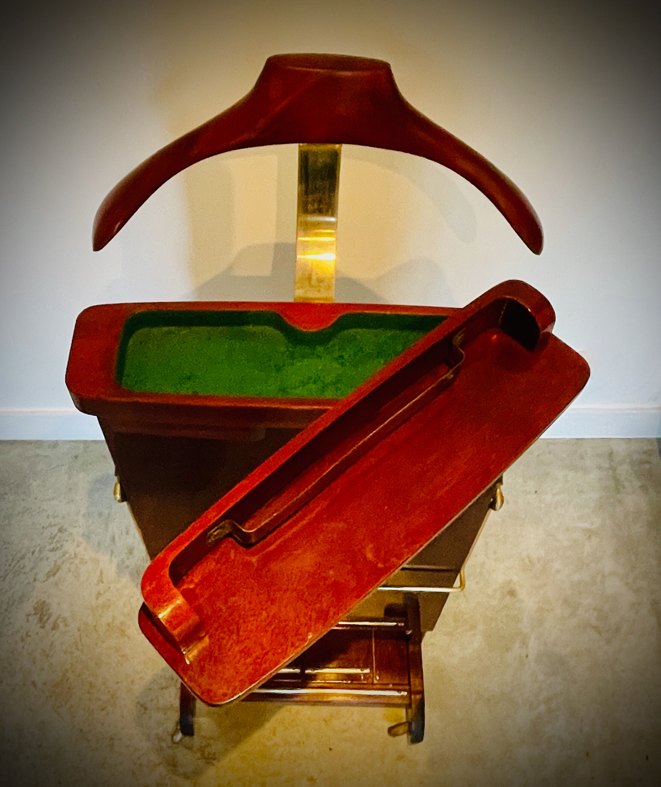 Full mahogany room & night valet for Fratelli Reguitti