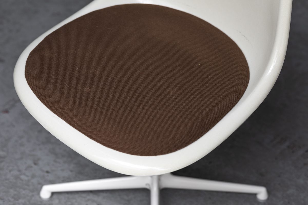 Set of 6 dining chairs 'La Fonda' designed by Charles & Ray Eames for Herman Miller