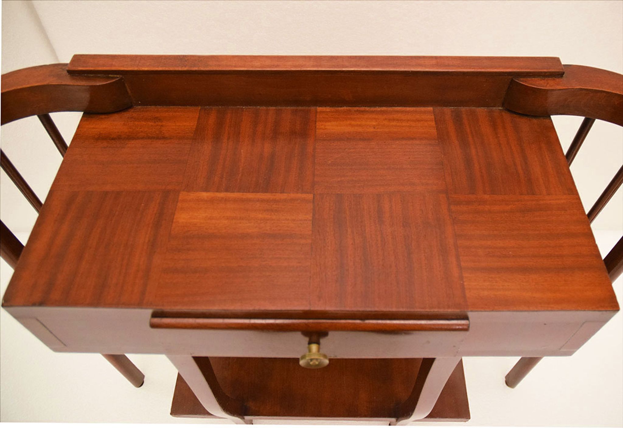 Console en bois de noyer courbé 1940
