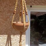 Suspension in macramé