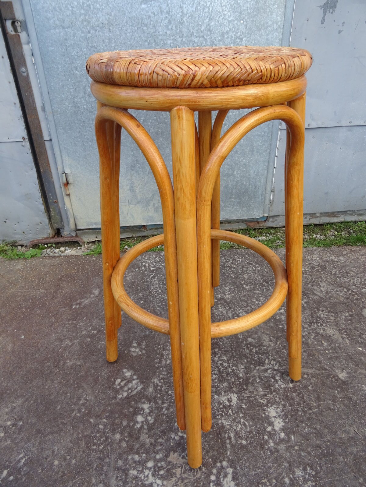 High bar stool in woven rattan